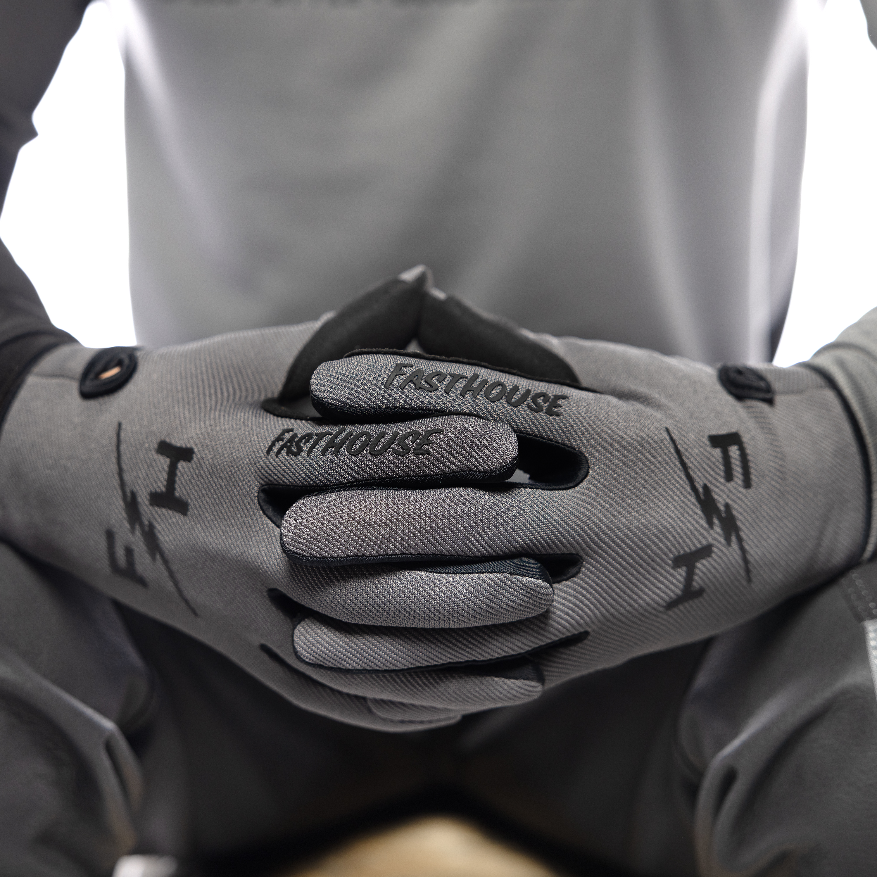 Carbon Eternal Glove - Gray_Detail